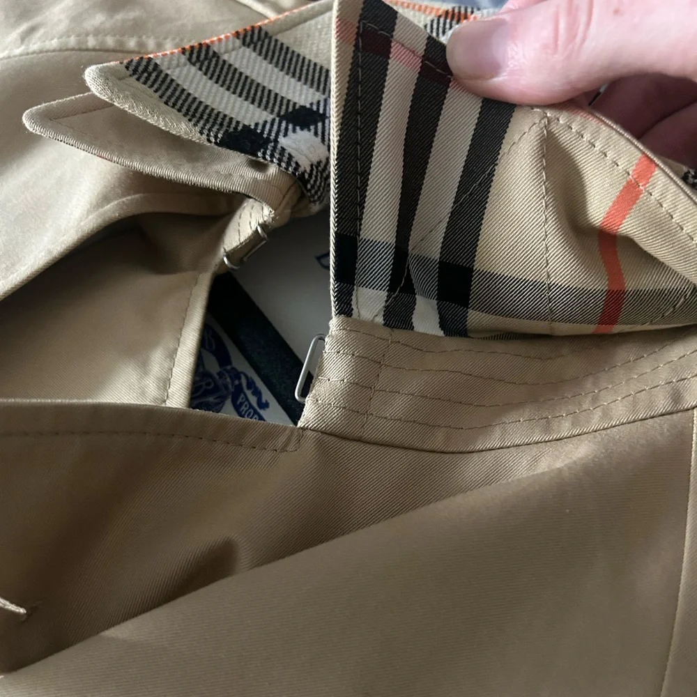 Burberry Beige Trench Coat with Classic Check Lining, less than 5 months old. - Picture 8 of 14